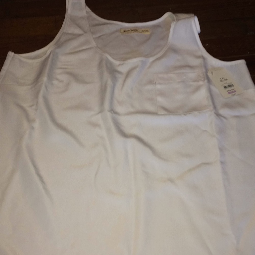 White tank top with pocket